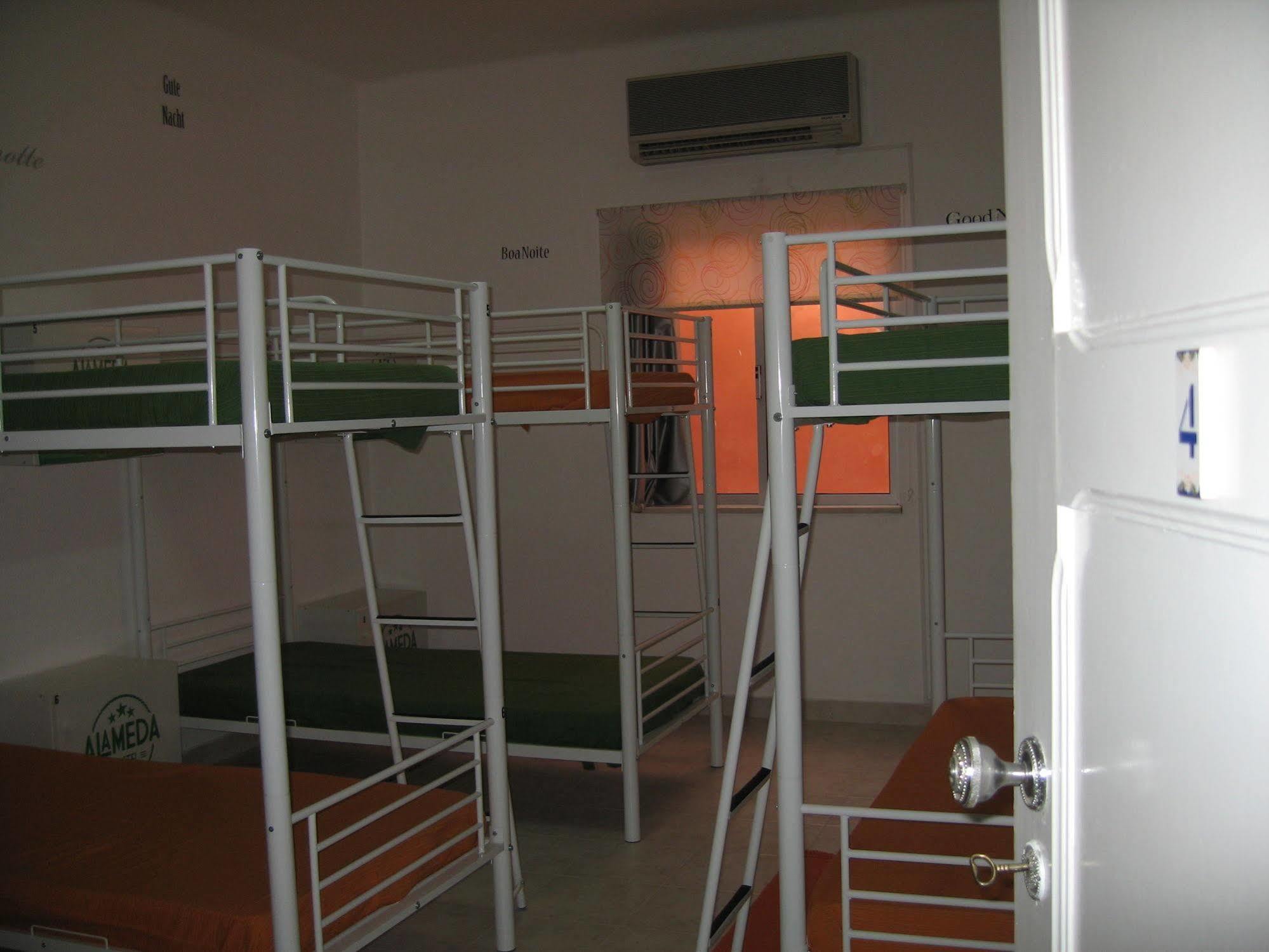 Alameda Hostel Portimao Exterior photo