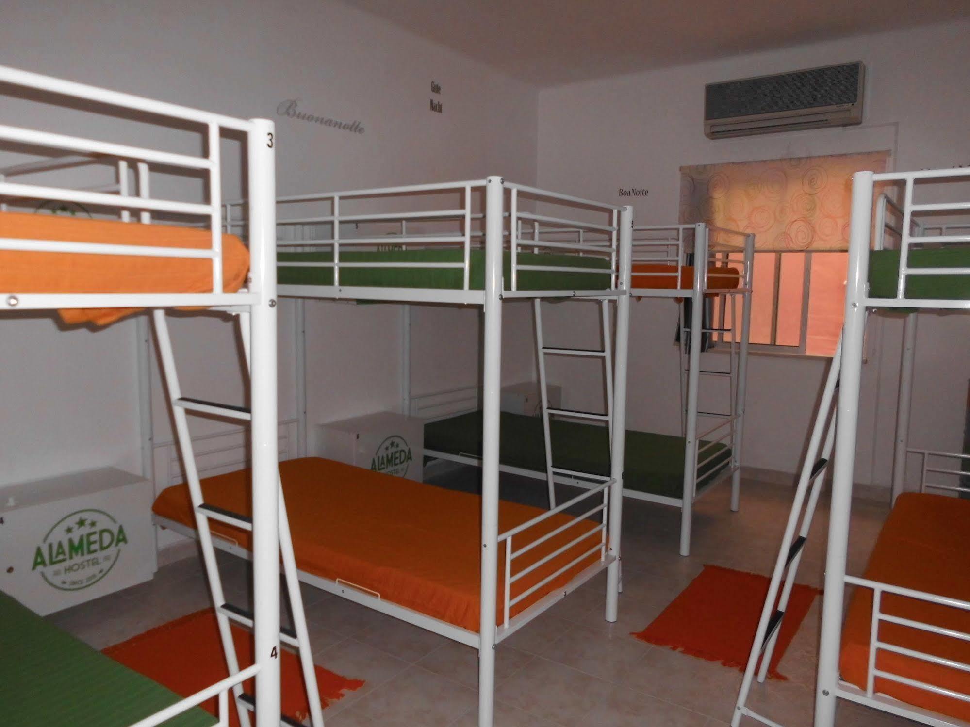 Alameda Hostel Portimao Exterior photo